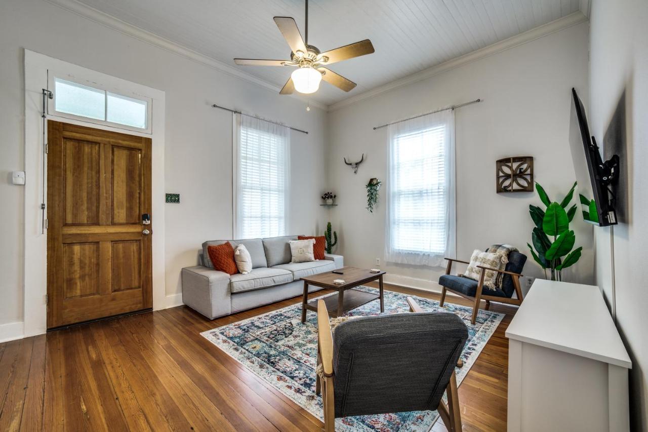 Downtown Historic 2bdrm, Walk To Riverwalk, Alamo; Beautifully Renovated! Casa vacanze San Antonio