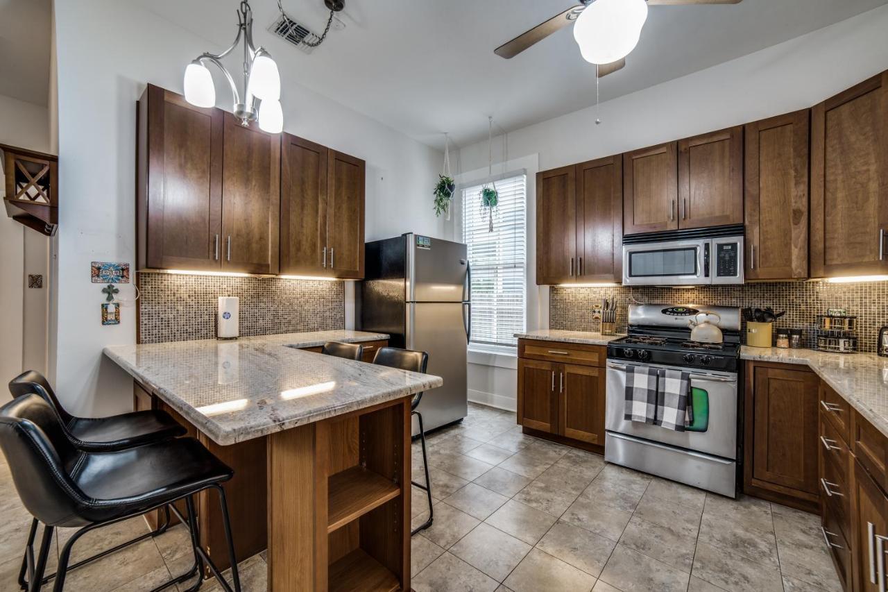 Casa vacanze Downtown Historic 2bdrm, Walk To Riverwalk, Alamo; Beautifully Renovated! San Antonio