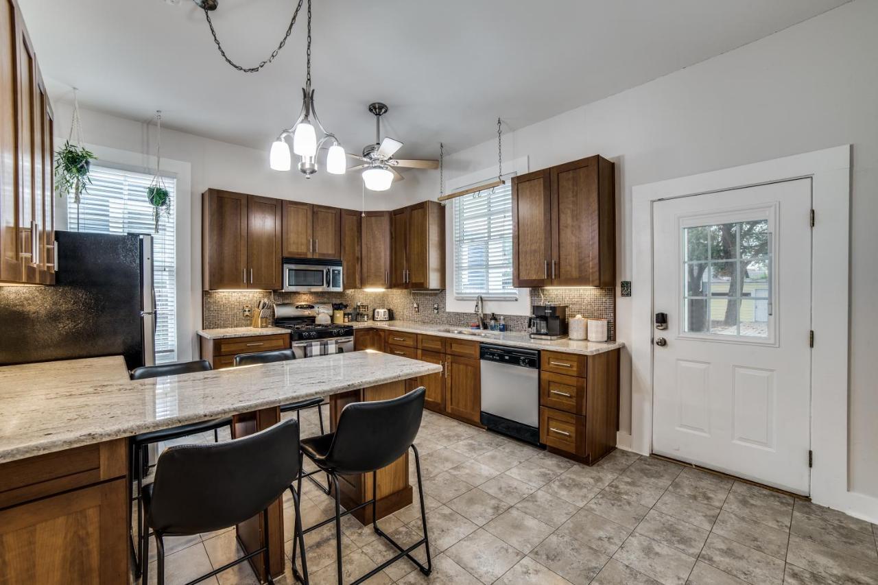 Downtown Historic 2bdrm, Walk To Riverwalk, Alamo; Beautifully Renovated! Casa vacanze *