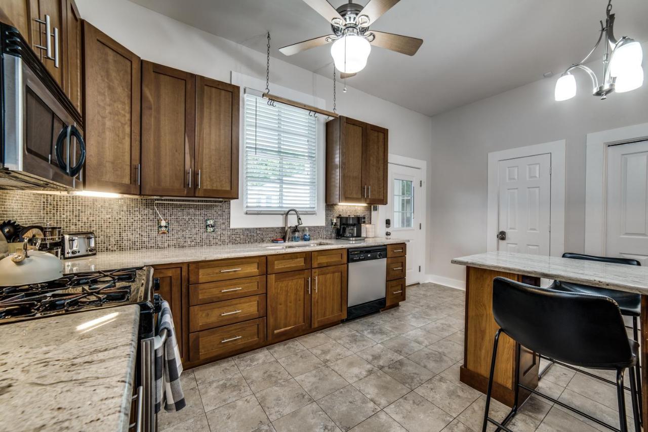 Casa vacanze Downtown Historic 2bdrm, Walk To Riverwalk, Alamo; Beautifully Renovated!