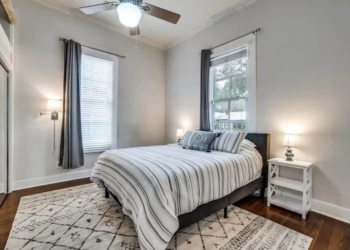 Downtown Historic 2Bdrm, Walk To Riverwalk, Alamo; Beautifully Renovated!